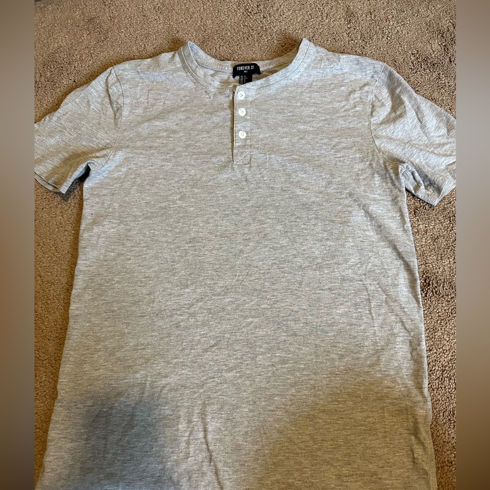Men’s small forever 21 tee shirt